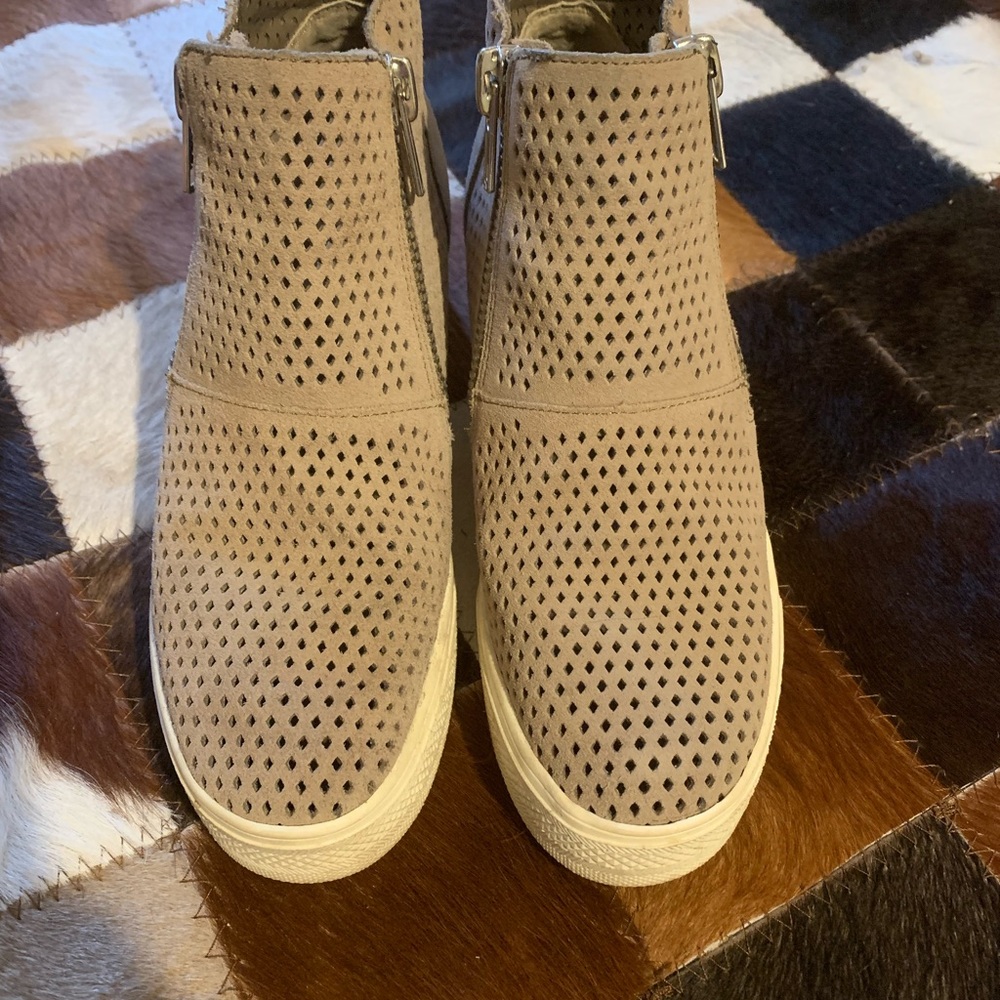 Steve Madden Beige High-Top sneakers with Zipper